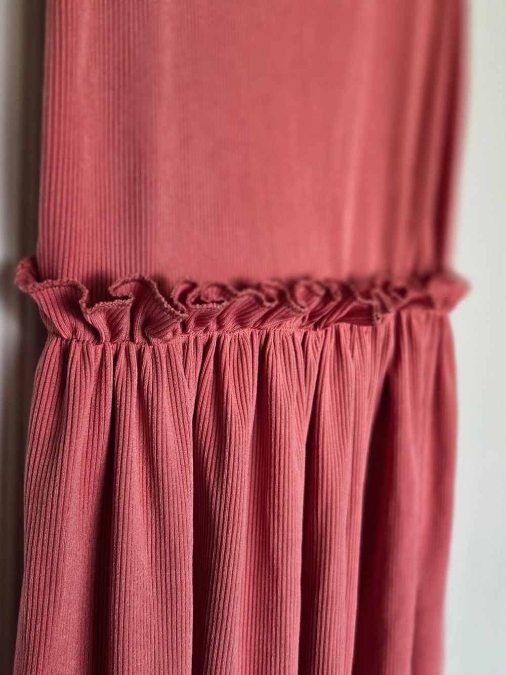 Ribbed Ruffle Waist Midi Skirt in Dusty Rose